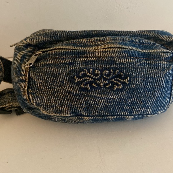 Pacific Connections denim hip bag with adjustible strap front zip close pocket - Picture 16 of 16